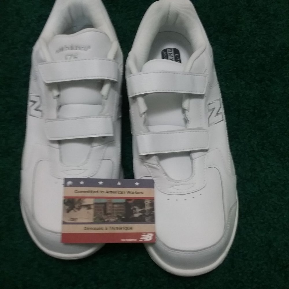 NIB Mens 11 1/2 4E New Balance White Walking shoes